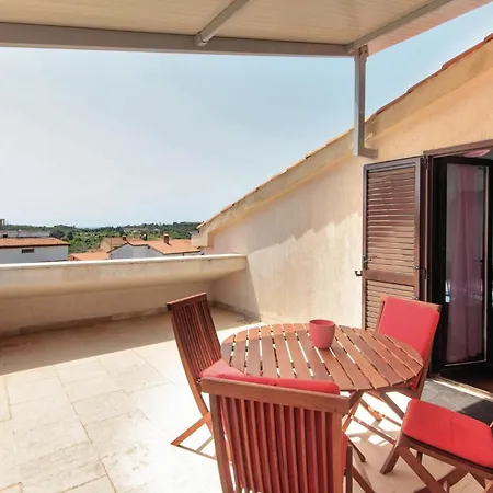 Semesterbostad Beautiful Home In Pula With Sauna