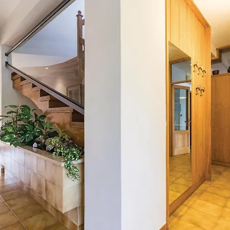 Semesterbostad Beautiful Home In Pula With Sauna Pula