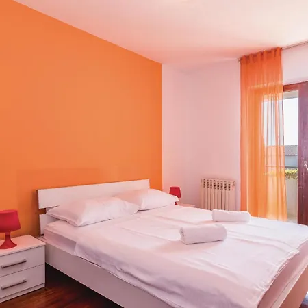 Semesterbostad Beautiful Home In Pula With Sauna