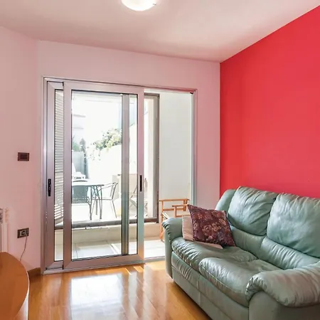 Semesterbostad Beautiful Home In Pula With Sauna