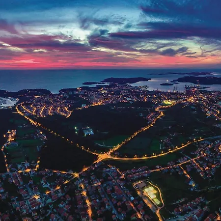 Semesterbostad Beautiful Home In Pula With Sauna *