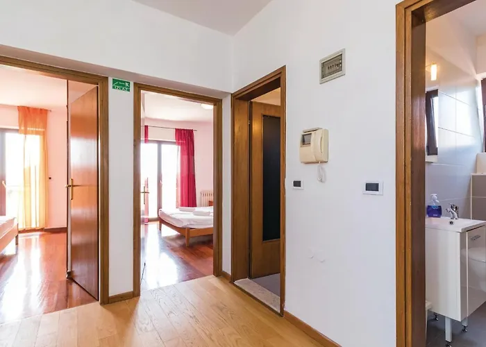 Ferienhaus Beautiful Home In Pula With Sauna *