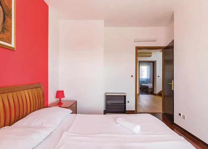 Ferienhaus Beautiful Home In Pula With Sauna *