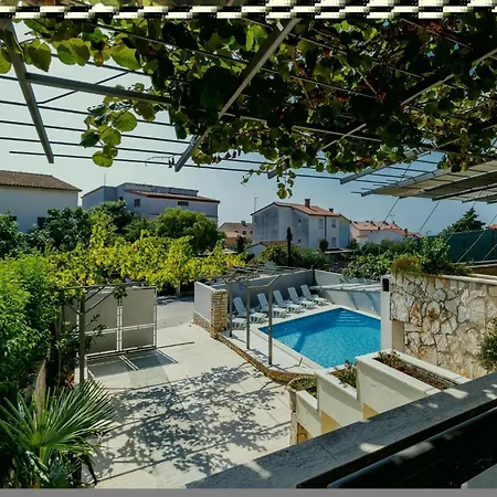 Lovely Home In Pula With Kitchen *