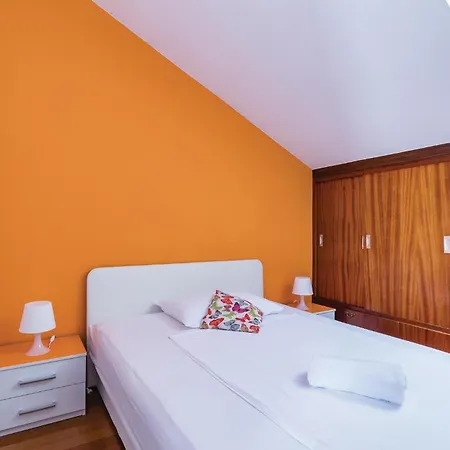 Holiday home Lovely Home In Pula With Kitchen *