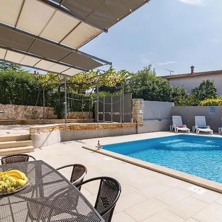 Lovely Home In Pula With Kitchen Pula
