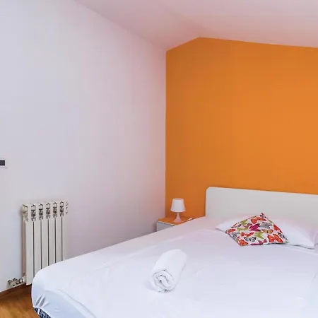 Lovely Home In Pula With Kitchen Pula