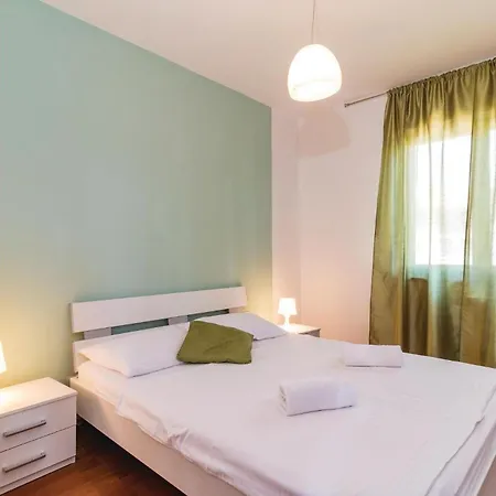 Holiday home Lovely Home In Pula With Kitchen