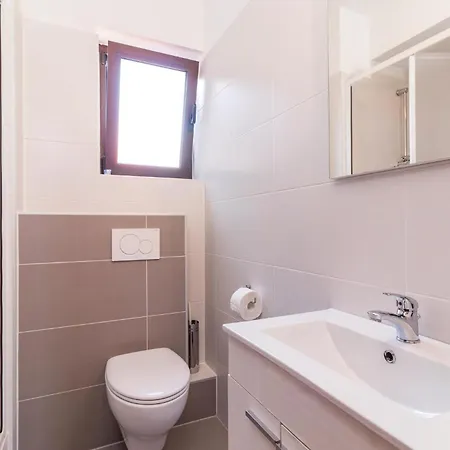 Lovely Home In Pula With Kitchen