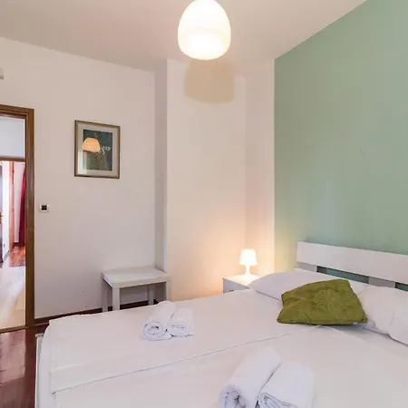 Holiday home Lovely Home In Pula With Kitchen *