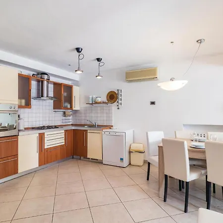 Holiday home Lovely Home In Pula With Kitchen