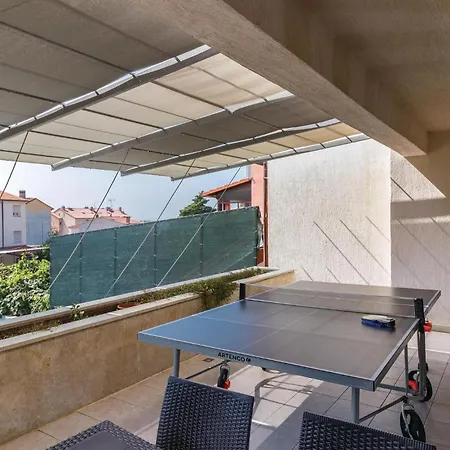 Lovely Home In Pula With Kitchen Pula