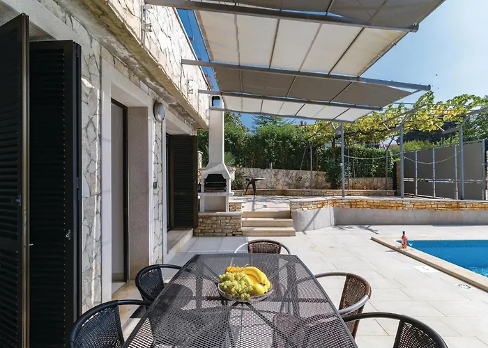 Дом отдыха Beautiful In With Sauna Пула