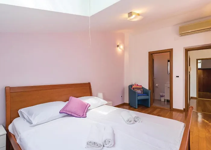 Casa vacanze Beautiful In With Sauna