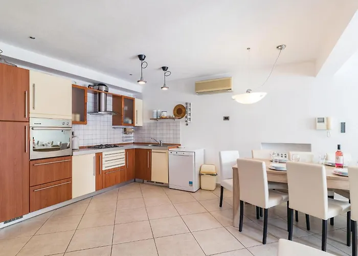 Дом отдыха Beautiful In With Sauna