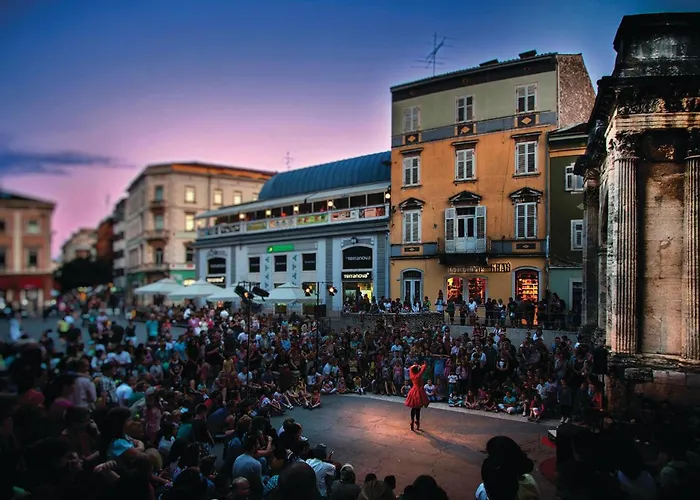 Beautiful In With Sauna Пула