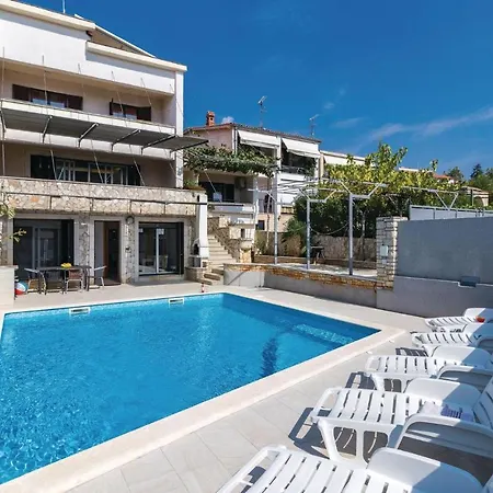 Lovely Home In Pula With Kitchen Pula