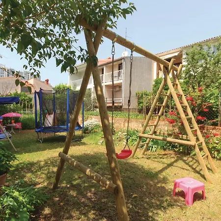 Semesterbostad Lovely Home In Pula With Kitchen Pula
