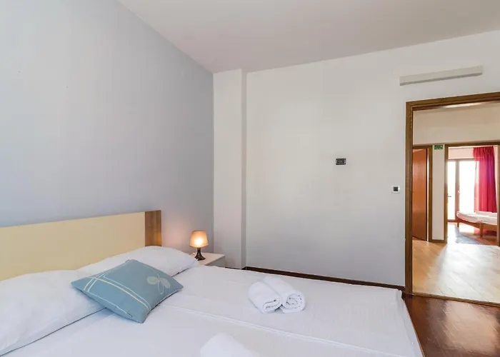 Semesterbostad Beautiful Home In Pula With Sauna