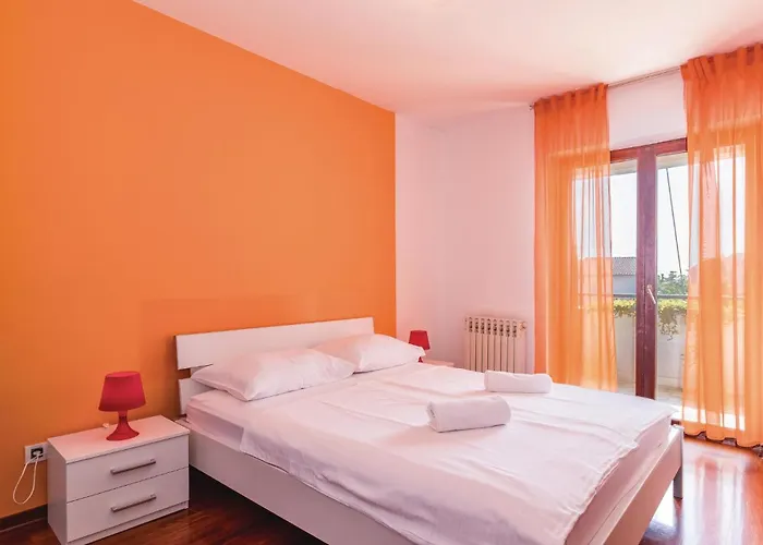 Semesterbostad Beautiful Home In Pula With Sauna