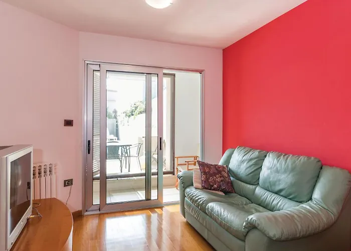Semesterbostad Beautiful Home In Pula With Sauna